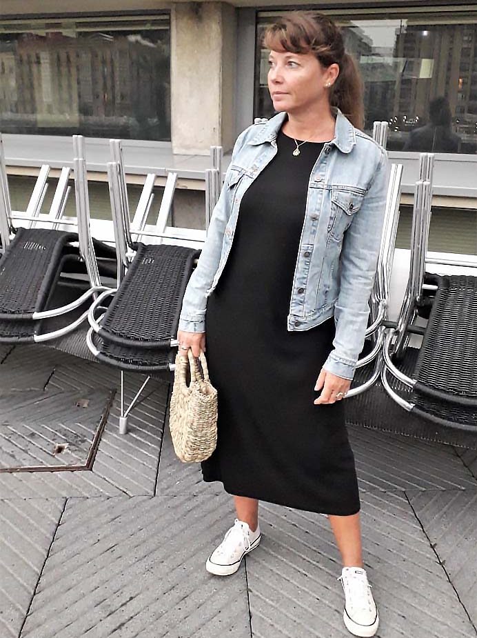 Robe noire veste en jean San Sebastian