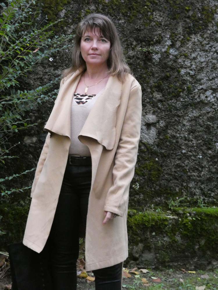 manteau et pull beige, body leopard