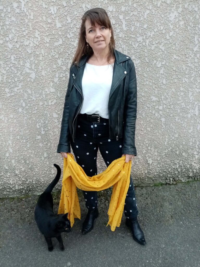 Pantalon marguerites et foulard jaune
