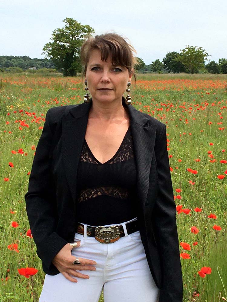 Black and white countrylook 2 Ensemble bonnet écharpe ecru avec total look noir