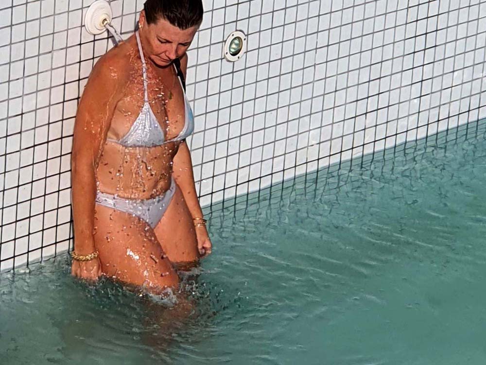 Dans le fond de la piscine